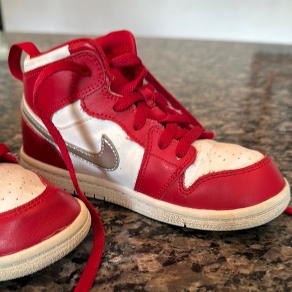 Nike air Jordan 1 retro Red and White High-Top Sneakers EUC 10C - Picture 4 of 11